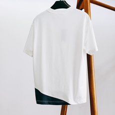 Prada 普拉达 2026SS春夏新品 拼接三角标短袖T恤👕甄选高支细腻针织面料,触感软糯透气,上身垂坠感出众,日常 Prada 普拉达 2026SS春夏新品 拼接三角标短袖T恤👕甄选高支细腻针织面料,触感软糯透气,上身垂坠感出众,日常