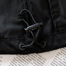 Gucci 古驰 2026FW早秋新品 连帽拉链夹克,甄选挺括耐穿的棉质帆布面料打造,面料触感干爽有型,自带良好抗皱属 Gucci 古驰 2026FW早秋新品 连帽拉链夹克,甄选挺括耐穿的棉质帆布面料打造,面料触感干爽有型,自带良好抗皱属
