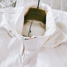 Gucci 古驰 2026FW早秋新品 连帽拉链夹克,甄选挺括耐穿的棉质帆布面料打造,面料触感干爽有型,自带良好抗皱属 Gucci 古驰 2026FW早秋新品 连帽拉链夹克,甄选挺括耐穿的棉质帆布面料打造,面料触感干爽有型,自带良好抗皱属