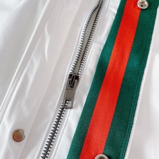 Gucci 古驰 2026FW早秋新品 连帽拉链夹克,甄选挺括耐穿的棉质帆布面料打造,面料触感干爽有型,自带良好抗皱属 Gucci 古驰 2026FW早秋新品 连帽拉链夹克,甄选挺括耐穿的棉质帆布面料打造,面料触感干爽有型,自带良好抗皱属