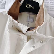 Dior Homme 迪奥·桀傲 2026FW早秋新品 新款立领夹克,高级极简剪裁塑造利落大气轮廓,甄选扎实棉质斜纹面 Dior Homme 迪奥·桀傲 2026FW早秋新品 新款立领夹克,高级极简剪裁塑造利落大气轮廓,甄选扎实棉质斜纹面