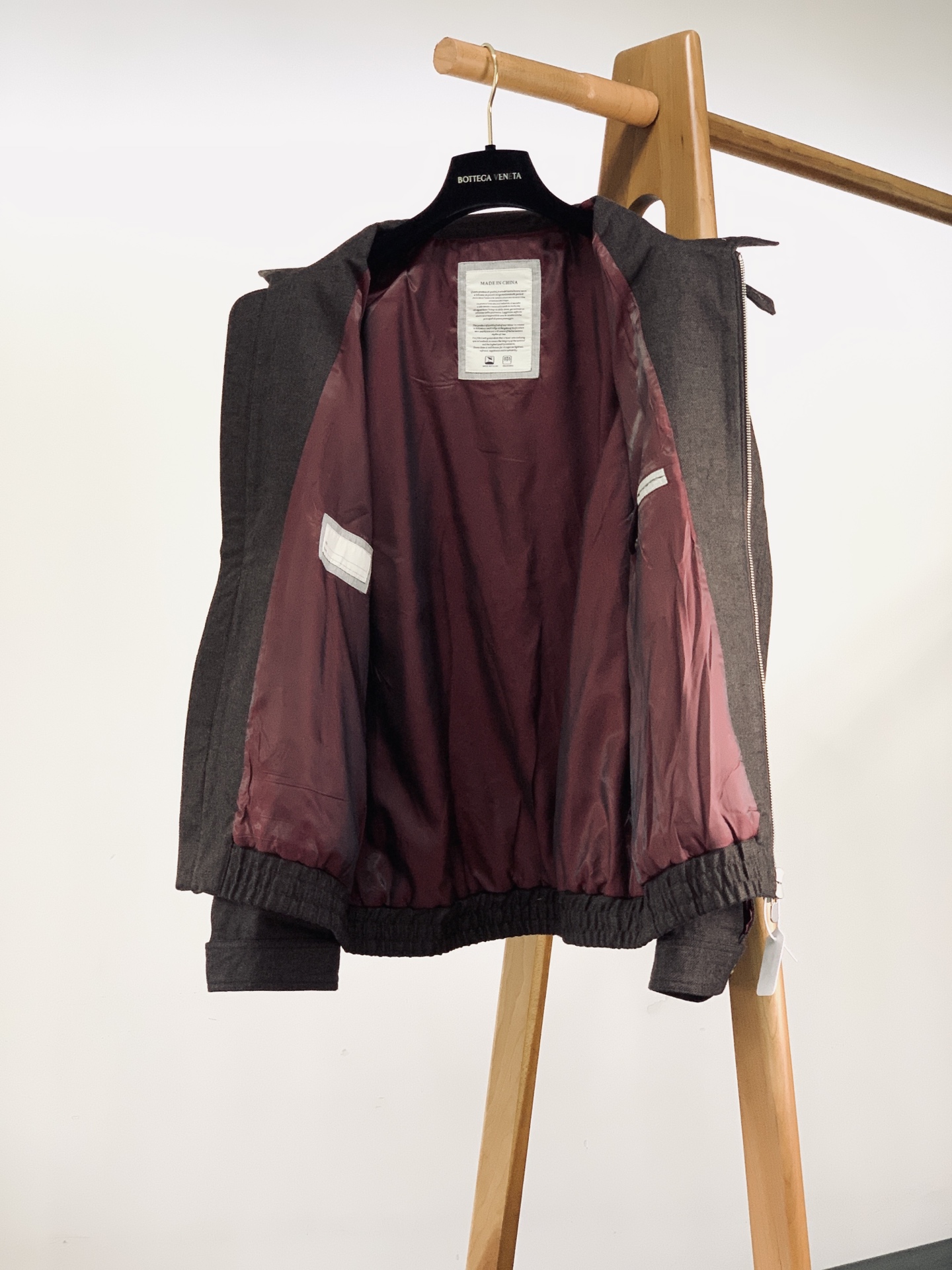 Brunello Cucinelli 布鲁奈罗.库奇内利 2026FW早秋新品 羊毛混纺立领短款夹克，甄选细腻羊毛混纺面