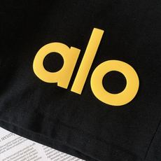 ALO 阿洛 2026SS春夏新品 休闲五分短裤🩳甄选舒适纯棉面料,触感软糯亲肤,透气不闷汗,春夏日常穿毫无负担。松紧抽 ALO 阿洛 2026SS春夏新品 休闲五分短裤🩳甄选舒适纯棉面料,触感软糯亲肤,透气不闷汗,春夏日常穿毫无负担。松紧抽