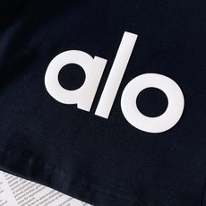 ALO 阿洛 2026SS春夏新品 休闲五分短裤🩳甄选舒适纯棉面料,触感软糯亲肤,透气不闷汗,春夏日常穿毫无负担。松紧抽 ALO 阿洛 2026SS春夏新品 休闲五分短裤🩳甄选舒适纯棉面料,触感软糯亲肤,透气不闷汗,春夏日常穿毫无负担。松紧抽