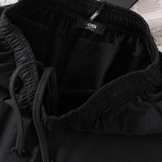 Fendi 芬迪 2026SS春夏新品 休闲运动短裤🩳甄选细腻亲肤棉质面料,触感柔软透气,久穿不闷汗,拥有良好垂感,日常 Fendi 芬迪 2026SS春夏新品 休闲运动短裤🩳甄选细腻亲肤棉质面料,触感柔软透气,久穿不闷汗,拥有良好垂感,日常