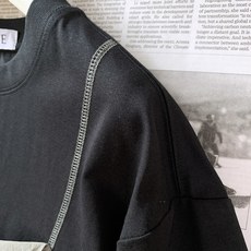 Loewe 罗意威 2026SS春夏新品 拼接刺绣短袖T恤,兼具简约调性与巧思设计。甄选高支舒适棉料打造主体,触感软糯透 Loewe 罗意威 2026SS春夏新品 拼接刺绣短袖T恤,兼具简约调性与巧思设计。甄选高支舒适棉料打造主体,触感软糯透