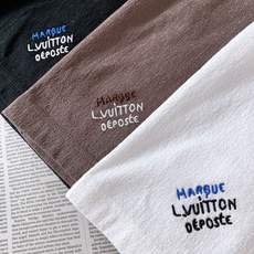 LouisVuitton 路易威登 2026SS春夏新品 肌理短袖T恤👕甄选定制泡泡肌理面料,自带细腻立体纹理,触感柔 LouisVuitton 路易威登 2026SS春夏新品 肌理短袖T恤👕甄选定制泡泡肌理面料,自带细腻立体纹理,触感柔