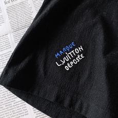 LouisVuitton 路易威登 2026SS春夏新品 肌理短袖T恤👕甄选定制泡泡肌理面料,自带细腻立体纹理,触感柔 LouisVuitton 路易威登 2026SS春夏新品 肌理短袖T恤👕甄选定制泡泡肌理面料,自带细腻立体纹理,触感柔