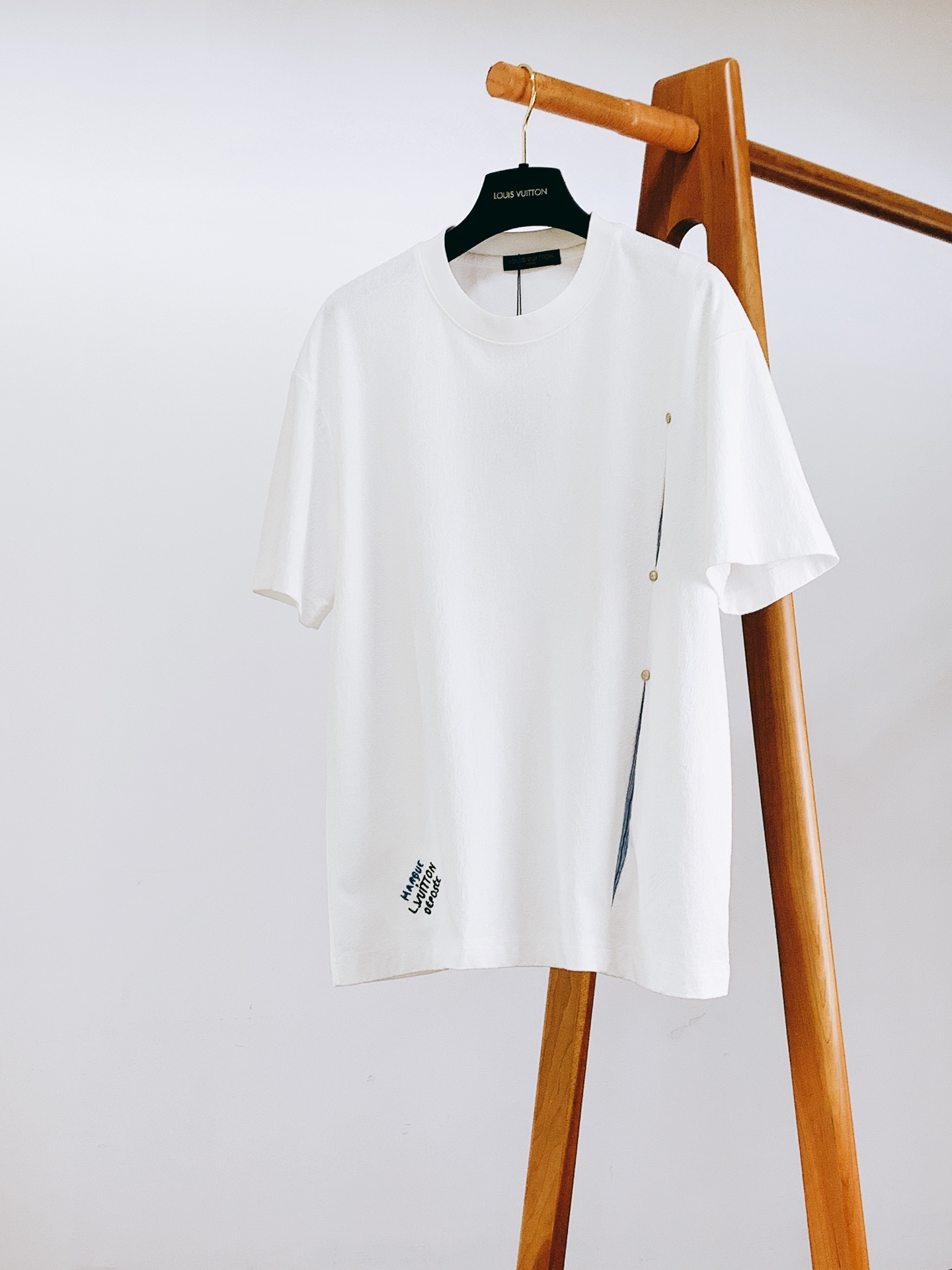 LouisVuitton 路易威登 2026SS春夏新品  肌理短袖T恤👕甄选定制泡泡肌理面料，自带细腻立体纹理，触感柔