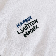 LouisVuitton 路易威登 2026SS春夏新品 肌理短袖T恤👕甄选定制泡泡肌理面料,自带细腻立体纹理,触感柔 LouisVuitton 路易威登 2026SS春夏新品 肌理短袖T恤👕甄选定制泡泡肌理面料,自带细腻立体纹理,触感柔