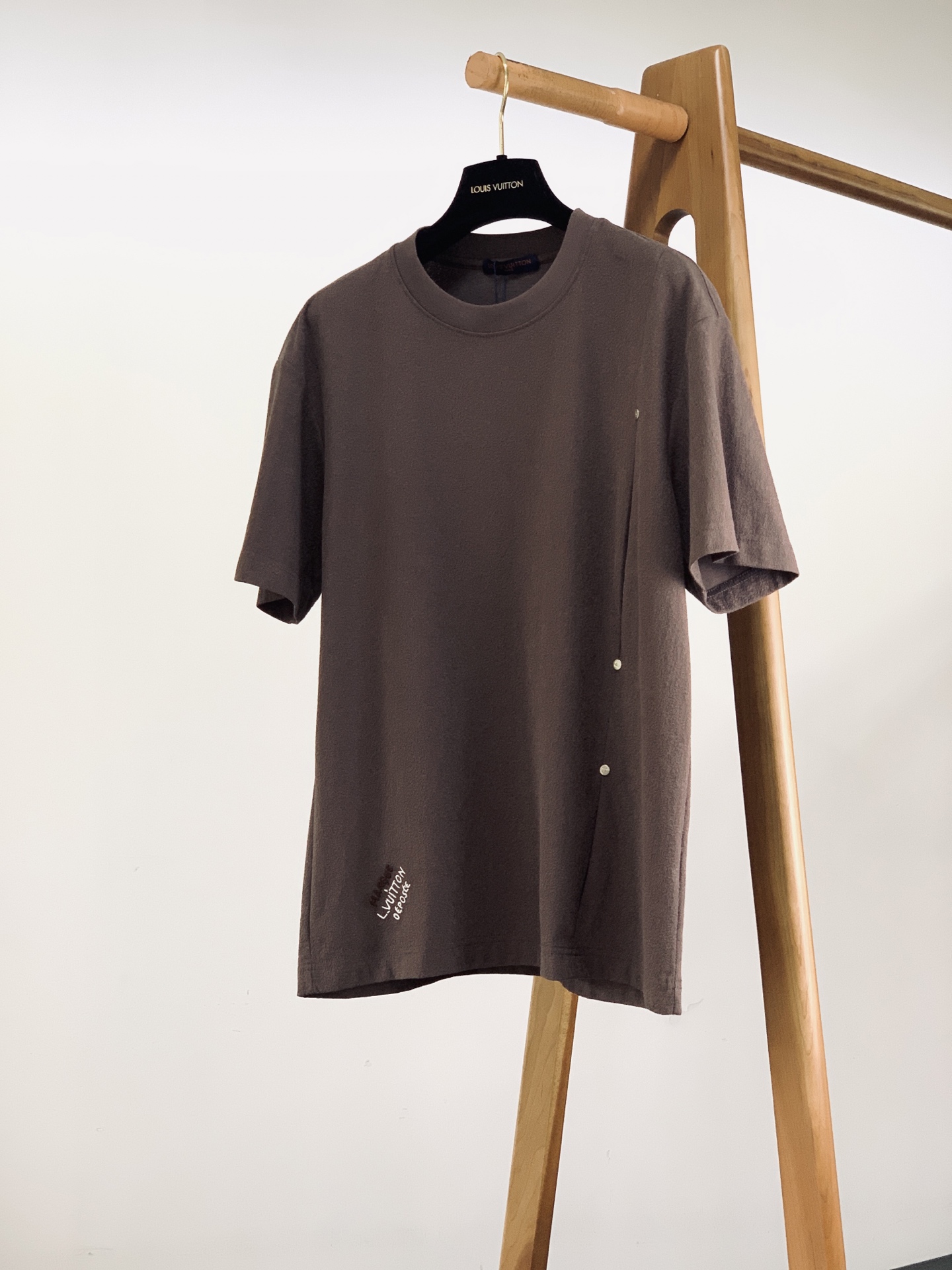 LouisVuitton 路易威登 2026SS春夏新品  肌理短袖T恤👕甄选定制泡泡肌理面料，自带细腻立体纹理，触感柔