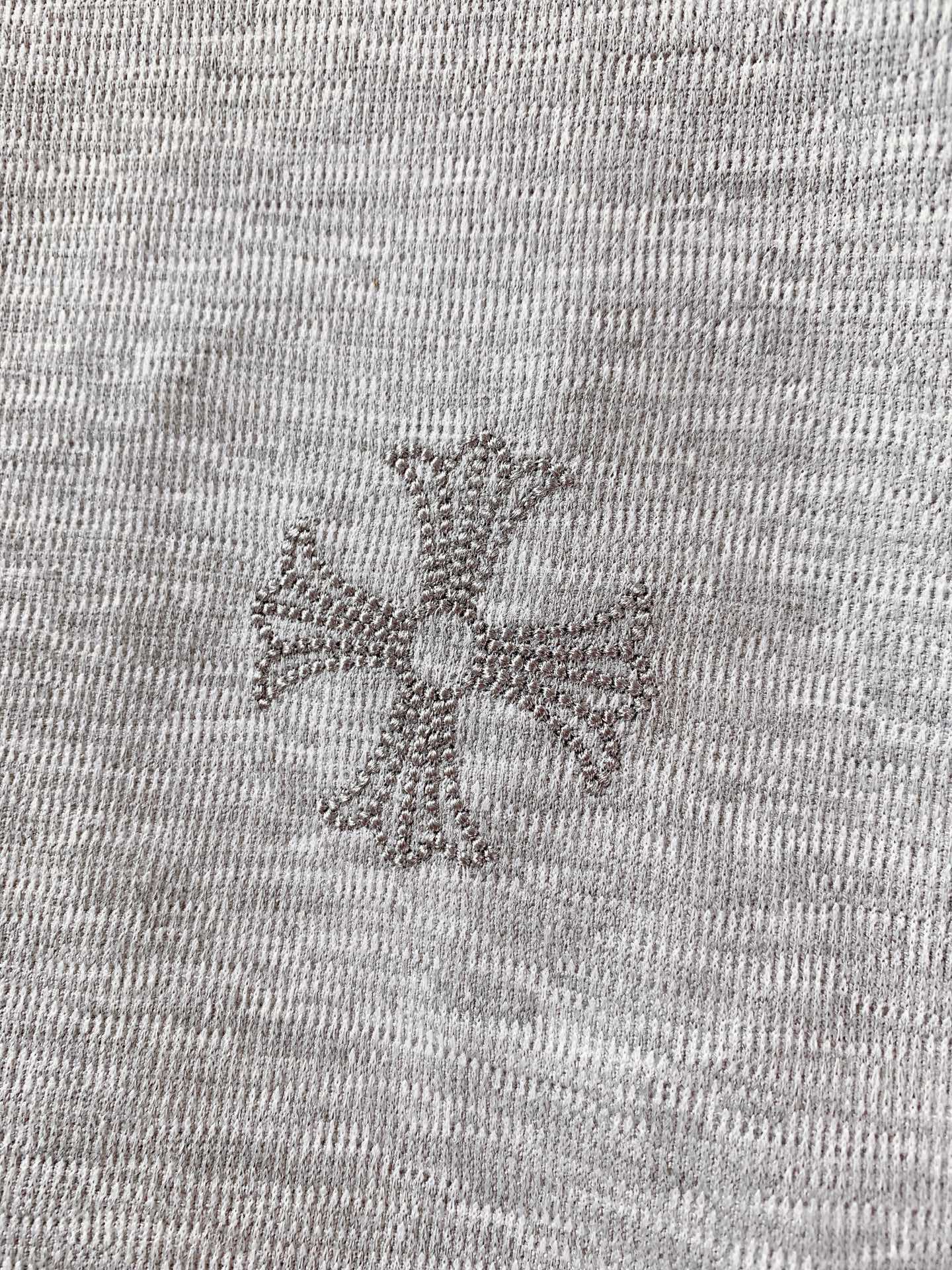 Chrome Hearts 克罗心 2026SS春夏新品  十字刺绣短袖T恤重磅上新！甄选特殊肌理感透气面料，自带细腻立