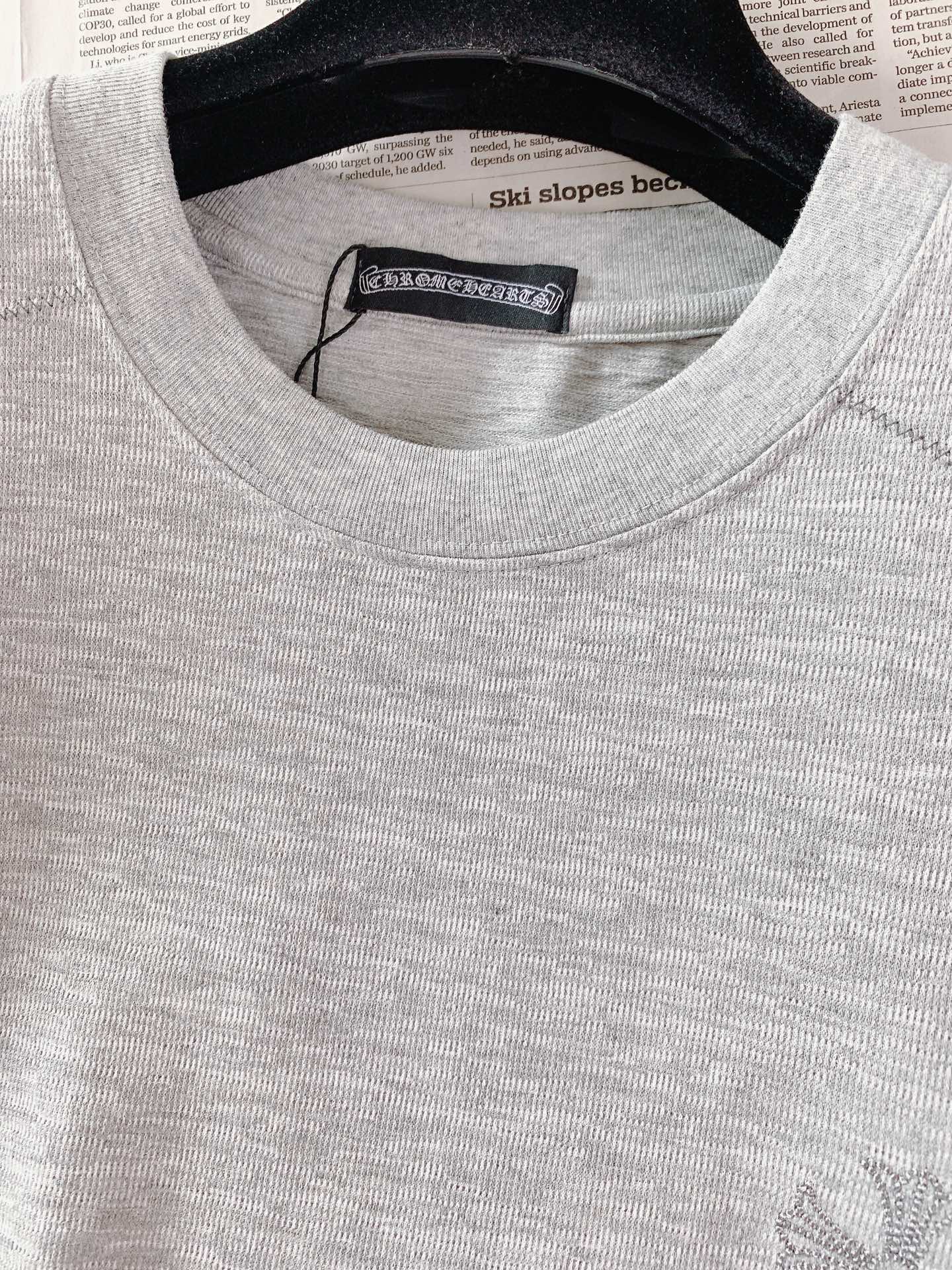 Chrome Hearts 克罗心 2026SS春夏新品  十字刺绣短袖T恤重磅上新！甄选特殊肌理感透气面料，自带细腻立