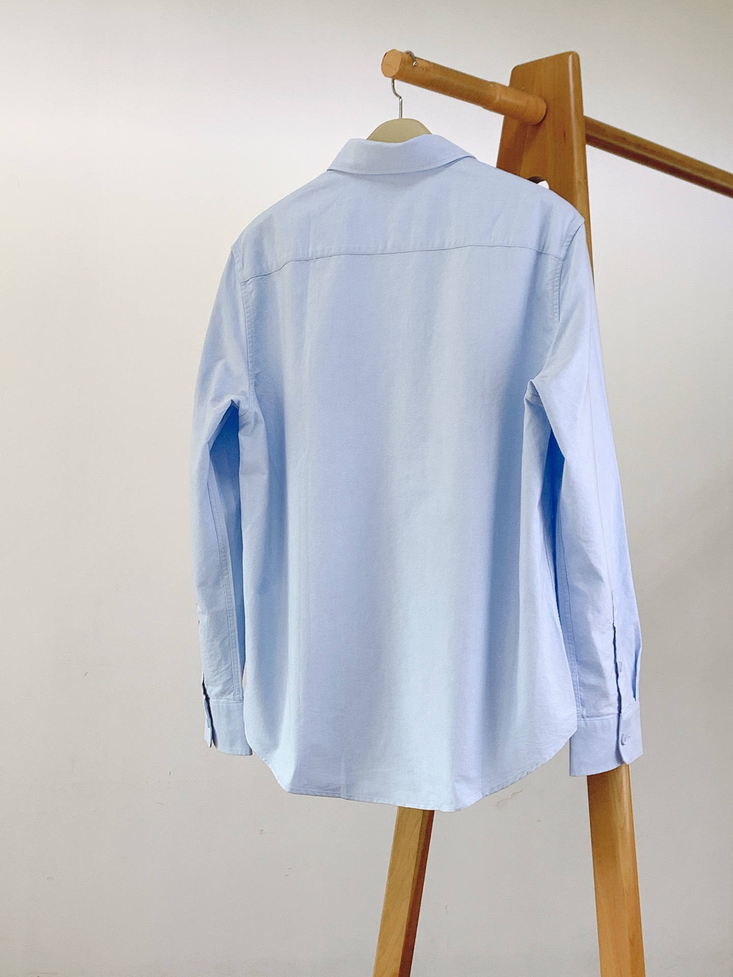 Burberry 巴宝莉 2026FW早秋新品 经典战马刺绣长袖牛津衬衫👔白/浅蓝双色可选,男生穿搭刚需单品。甄选高品质 Burberry 巴宝莉 2026FW早秋新品 经典战马刺绣长袖牛津衬衫👔白/浅蓝双色可选,男生穿搭刚需单品。甄选高品质