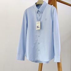 Burberry 巴宝莉 2026FW早秋新品 经典战马刺绣长袖牛津衬衫👔白/浅蓝双色可选,男生穿搭刚需单品。甄选高品质 Burberry 巴宝莉 2026FW早秋新品 经典战马刺绣长袖牛津衬衫👔白/浅蓝双色可选,男生穿搭刚需单品。甄选高品质