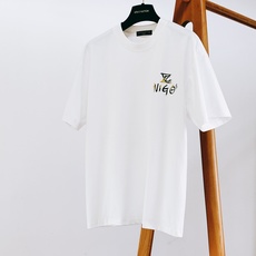 LouisVuitton 路易威登 2026SS春夏新品 × NIGO联名花卉短袖T恤👕重磅精梳纯棉料子,上身软糯透气 LouisVuitton 路易威登 2026SS春夏新品 × NIGO联名花卉短袖T恤👕重磅精梳纯棉料子,上身软糯透气