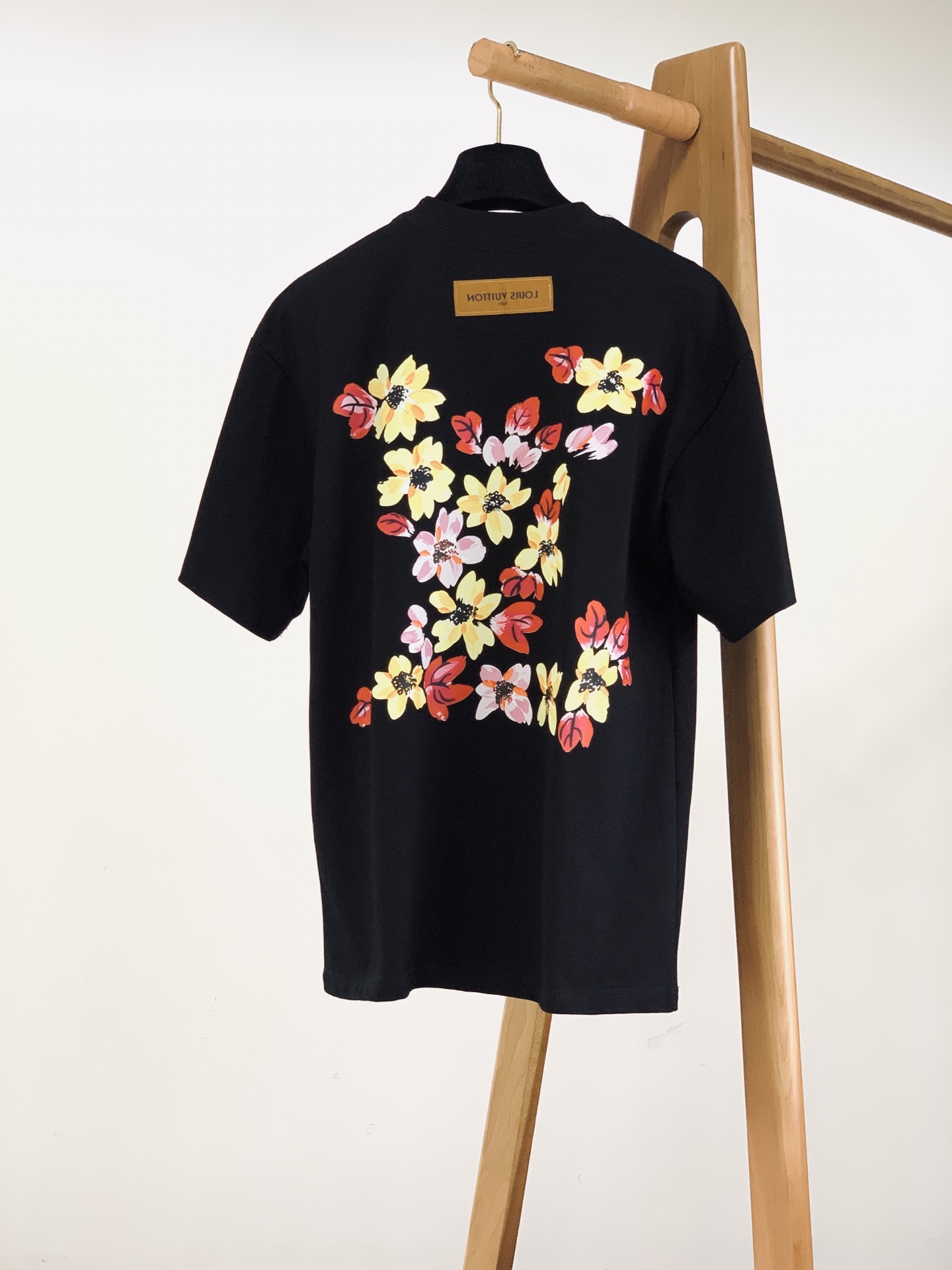 LouisVuitton 路易威登 2026SS春夏新品  × NIGO联名花卉短袖T恤👕重磅精梳纯棉料子，上身软糯透气