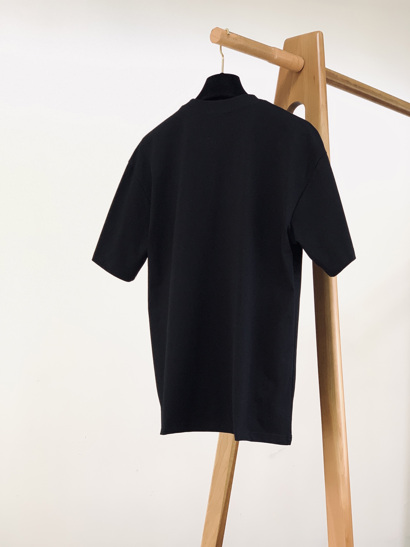 Dior Homme 迪奥·桀傲 2026SS春夏新品 蝴蝶涂鸦短袖T恤👕 高支重磅纯棉料子，上手就能感受到扎实质感，透