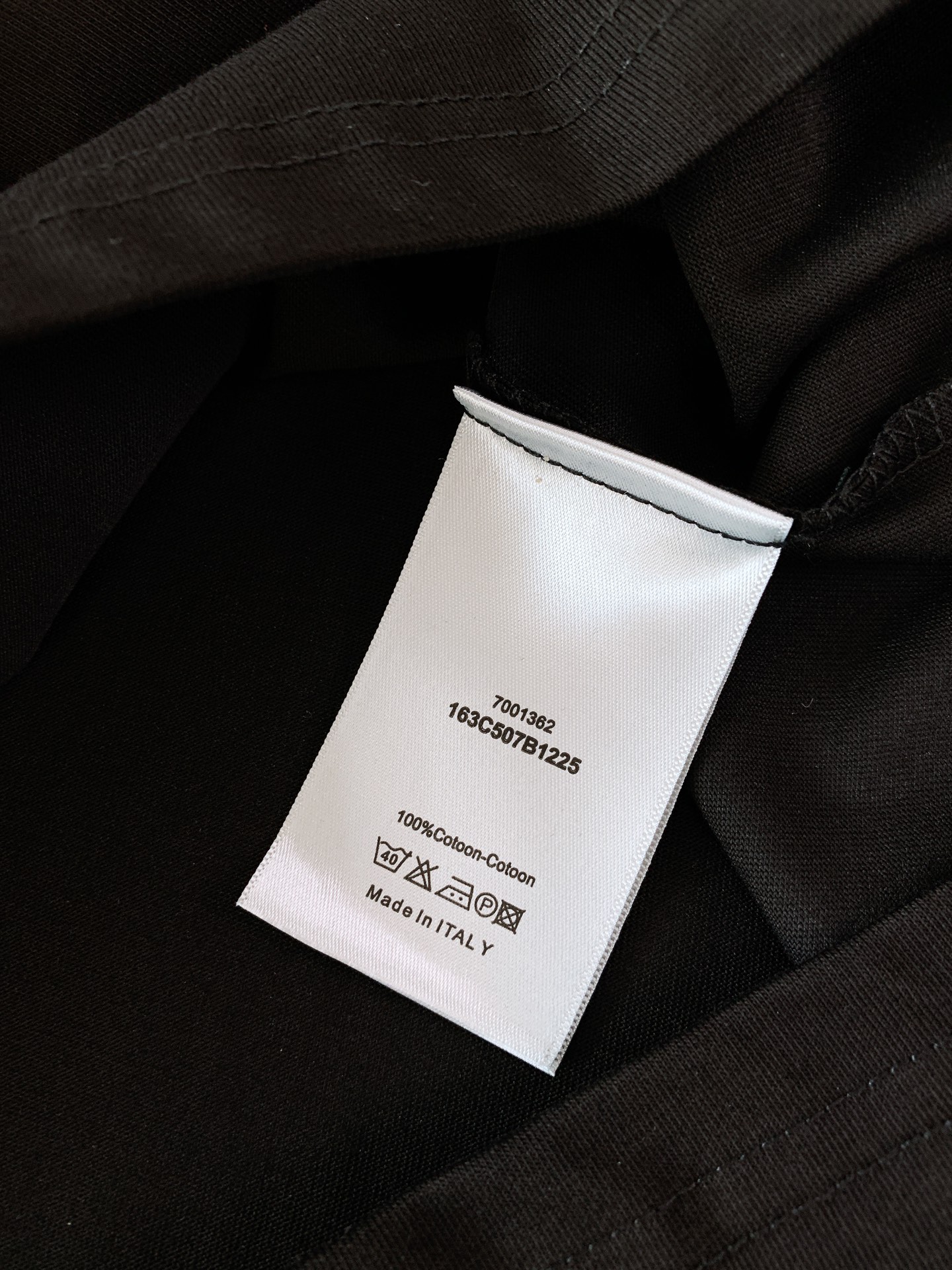 Dior Homme 迪奥·桀傲 2026SS春夏新品 蝴蝶涂鸦短袖T恤👕 高支重磅纯棉料子，上手就能感受到扎实质感，透