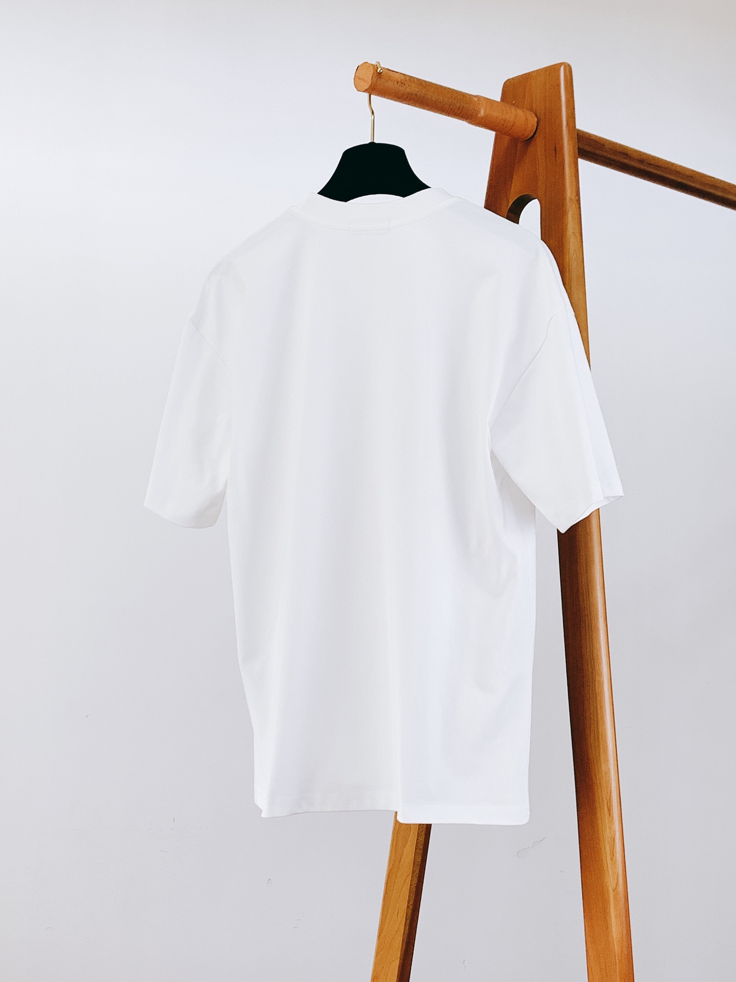 Dior Homme 迪奥·桀傲 2026SS春夏新品 蝴蝶铃兰印花短袖T恤👕 甄选高品质精梳棉面料，上身软糯透气，一年