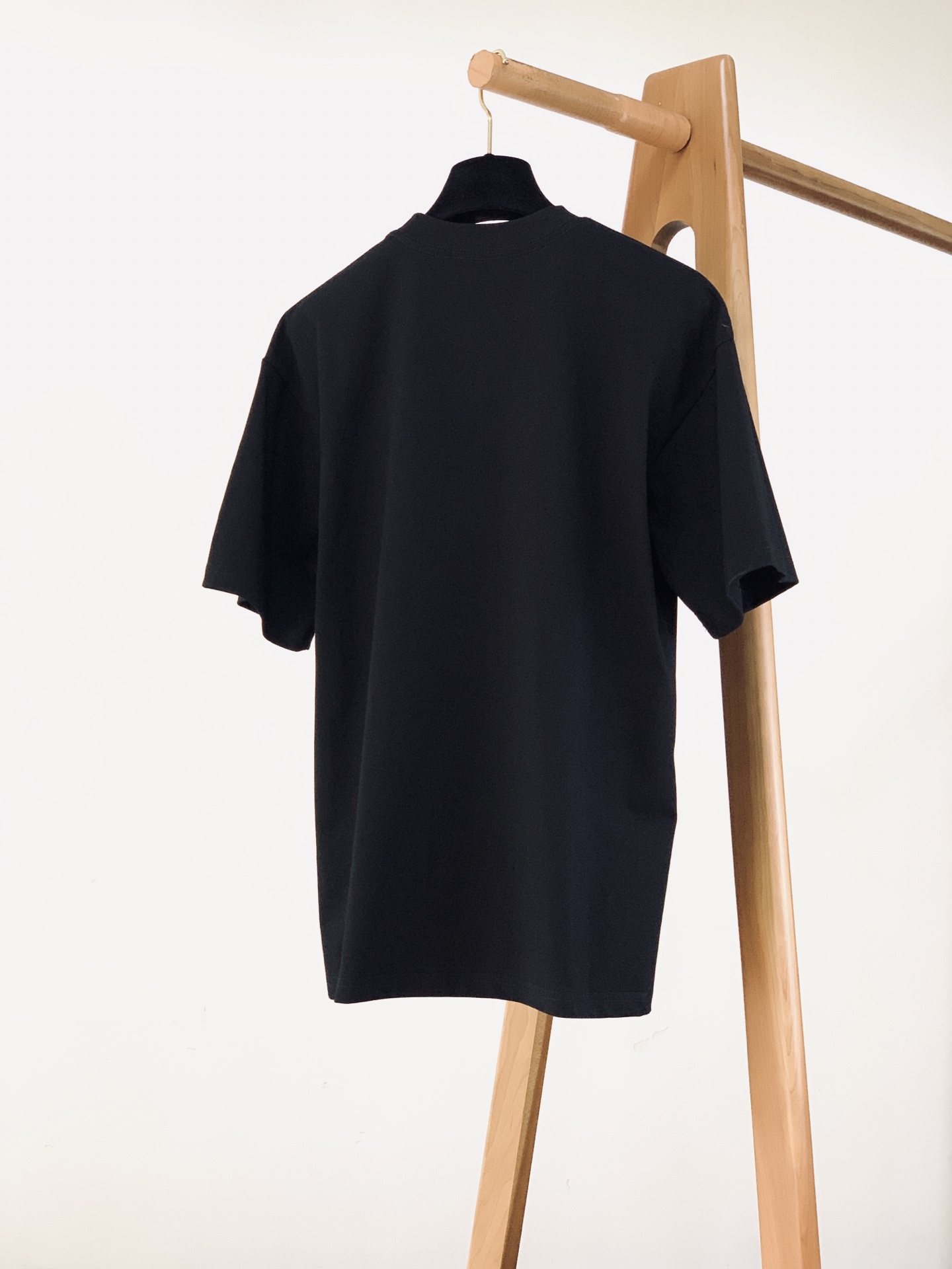 Dior Homme 迪奥·桀傲 2026SS春夏新品 蝴蝶铃兰印花短袖T恤👕 甄选高品质精梳棉面料，上身软糯透气，一年
