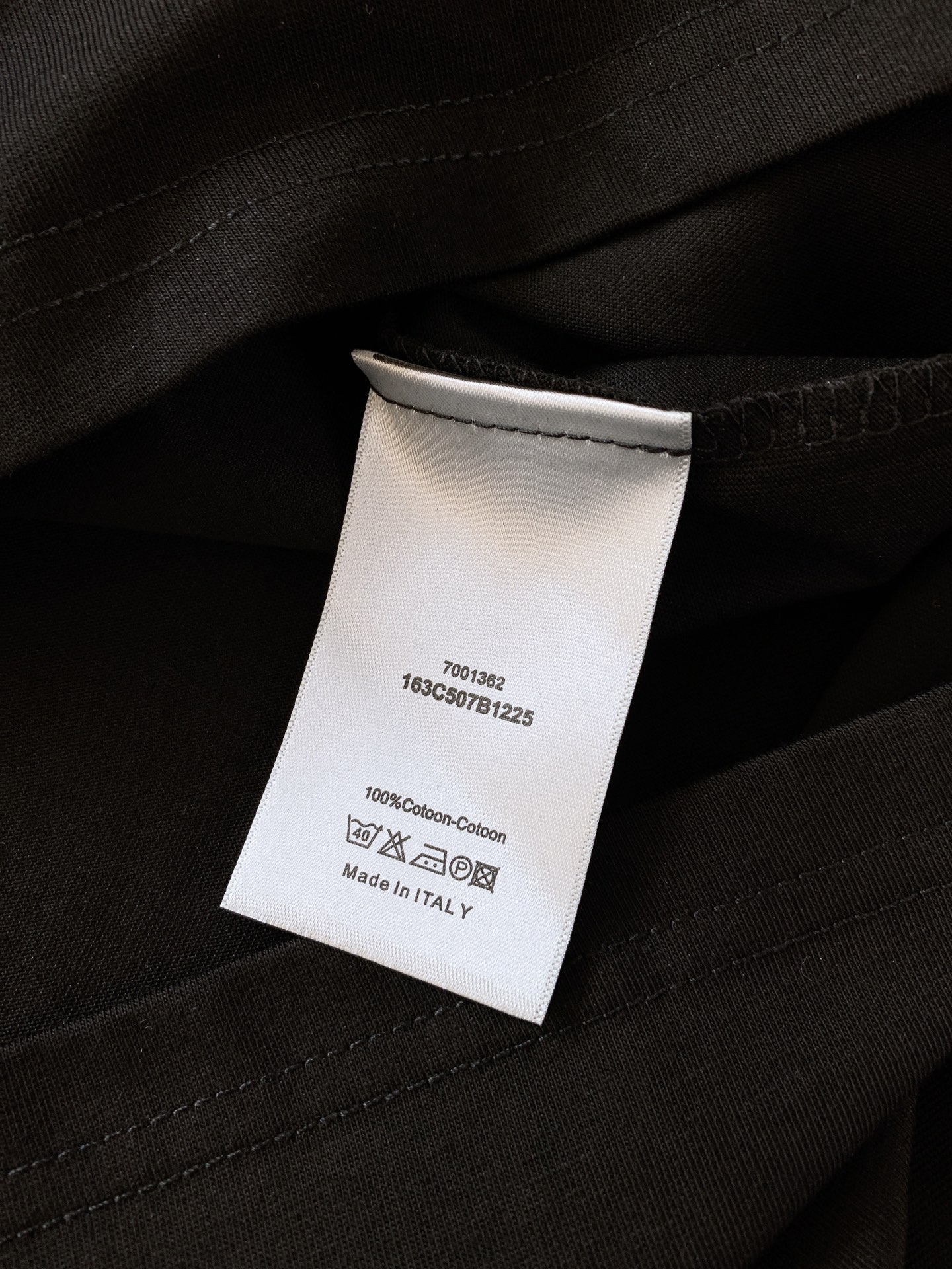 Dior Homme 迪奥·桀傲 2026SS春夏新品 蝴蝶铃兰印花短袖T恤👕 甄选高品质精梳棉面料，上身软糯透气，一年
