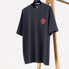 Chrome Hearts 克罗心 2026SS春夏新品 马蹄刺绣短袖T恤👕高克重精梳纯棉面料上身挺括有型,柔软透气,久 Chrome Hearts 克罗心 2026SS春夏新品 马蹄刺绣短袖T恤👕高克重精梳纯棉面料上身挺括有型,柔软透气,久