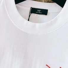 ARCTERYX 始祖鸟 2026SS春夏新品 刺绣标识短袖T恤👕甄选高品质重磅棉质面料,触感柔软透气,上身垂感十足,夏 ARCTERYX 始祖鸟 2026SS春夏新品 刺绣标识短袖T恤👕甄选高品质重磅棉质面料,触感柔软透气,上身垂感十足,夏