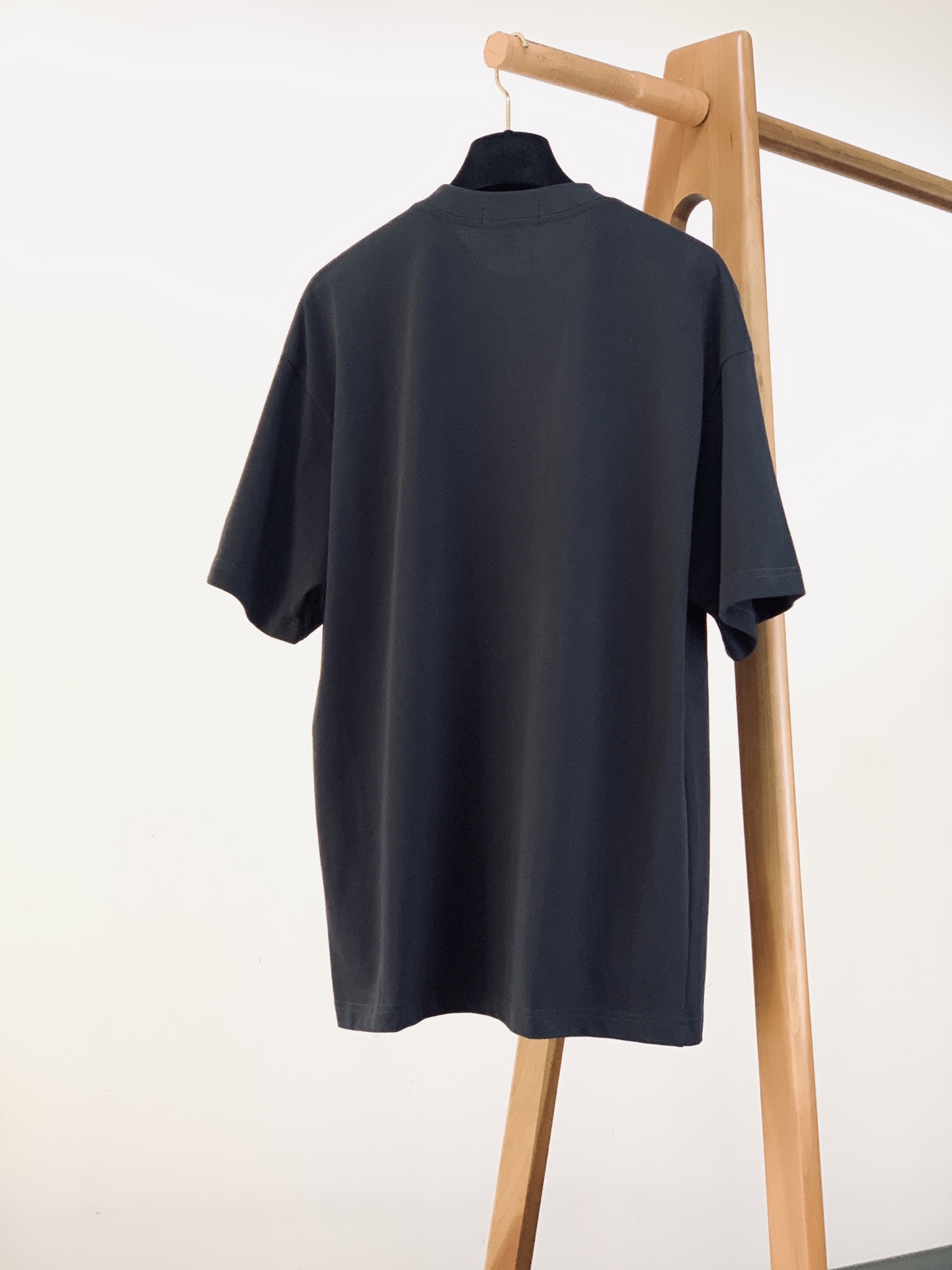 ARCTERYX 始祖鸟 2026SS春夏新品 刺绣标识短袖T恤👕甄选高品质重磅棉质面料，触感柔软透气，上身垂感十足，夏
