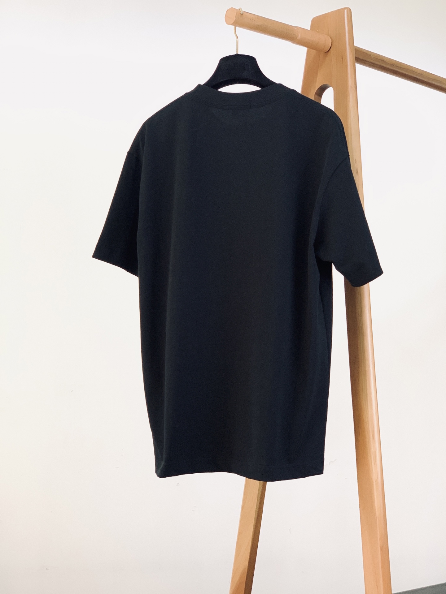 ARCTERYX 始祖鸟 2026SS春夏新品 刺绣标识短袖T恤👕甄选高品质重磅棉质面料，触感柔软透气，上身垂感十足，夏