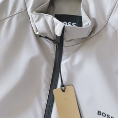 Boss 2026FW早秋新品 男士立领休闲夹克上新✨ 男士衣橱永不过时的轻奢基础外套! 高端机能梭织面料,挺括抗皱,防 Boss 2026FW早秋新品 男士立领休闲夹克上新✨ 男士衣橱永不过时的轻奢基础外套! 高端机能梭织面料,挺括抗皱,防