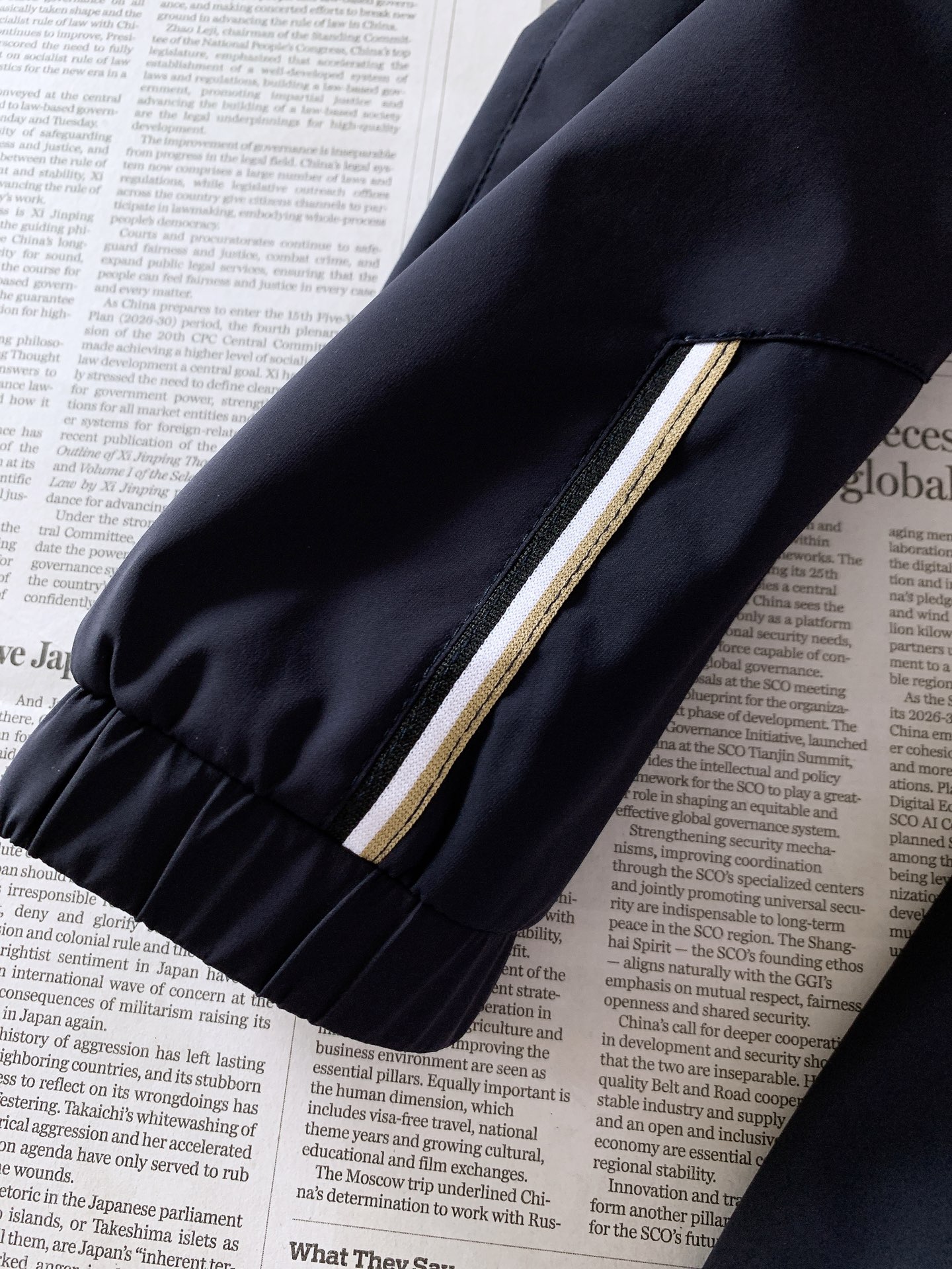 Boss 2026FW早秋新品 男士立领休闲夹克上新✨ 男士衣橱永不过时的轻奢基础外套! 高端机能梭织面料,挺括抗皱,防 Boss 2026FW早秋新品 男士立领休闲夹克上新✨ 男士衣橱永不过时的轻奢基础外套! 高端机能梭织面料,挺括抗皱,防