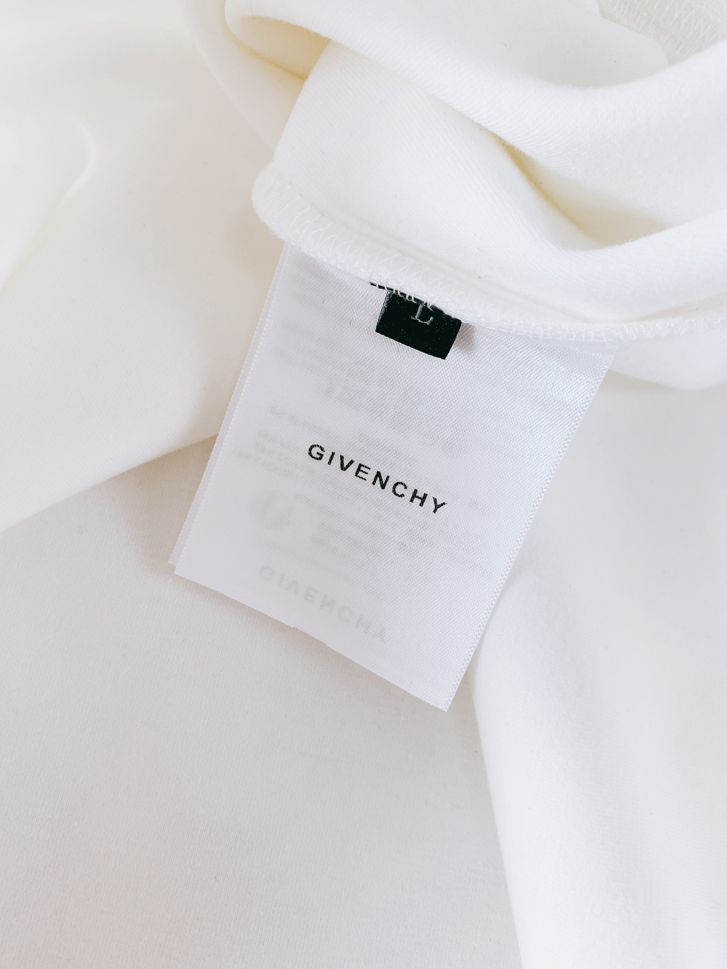 Givenchy 纪梵希 2026FW早秋新品 圆领涂鸦卫衣｜低调与个性兼备 高克重毛圈面料，上身挺括有型，质感直接拉满