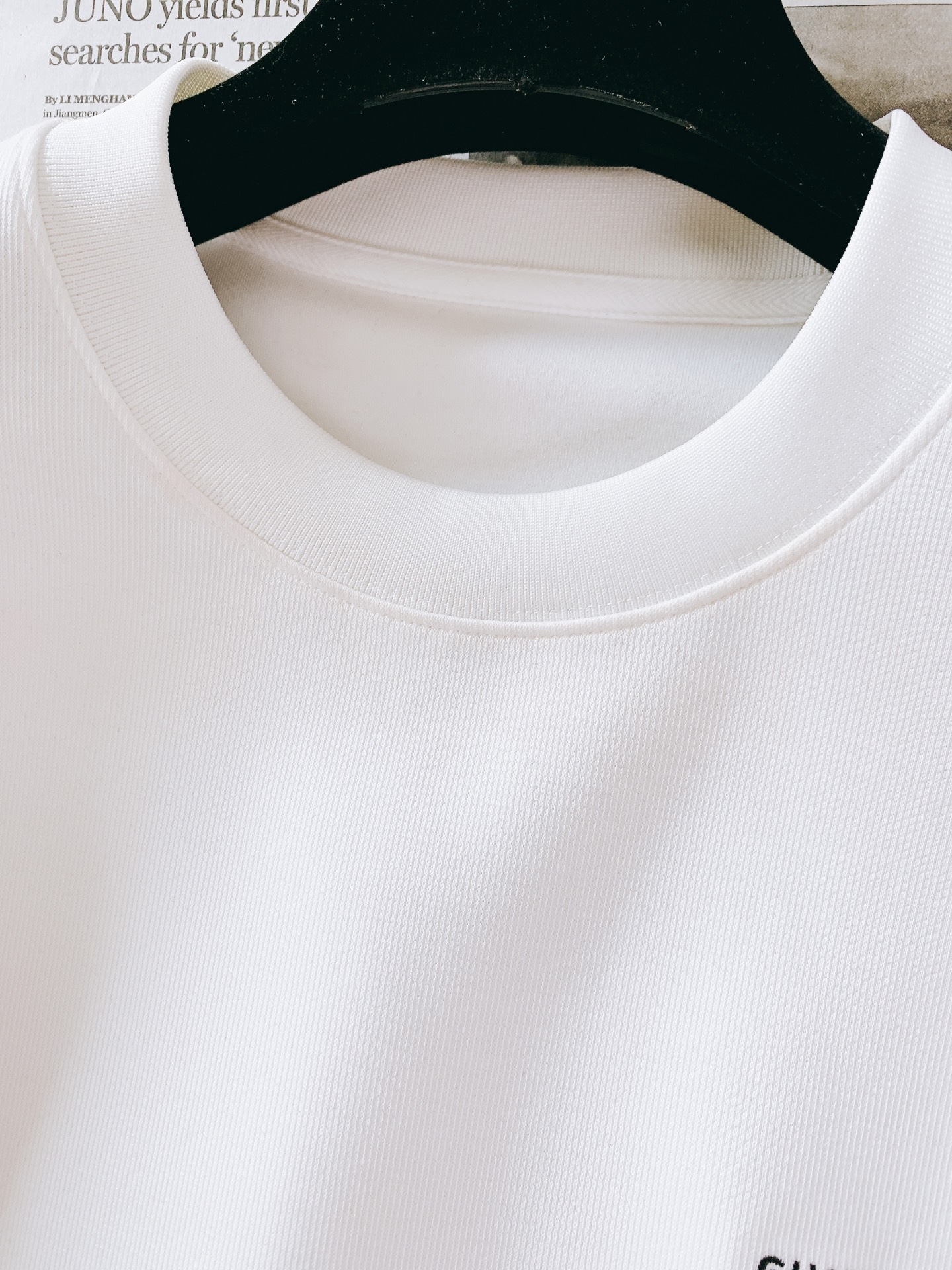 Givenchy 纪梵希 2026FW早秋新品 圆领涂鸦卫衣｜低调与个性兼备 高克重毛圈面料，上身挺括有型，质感直接拉满