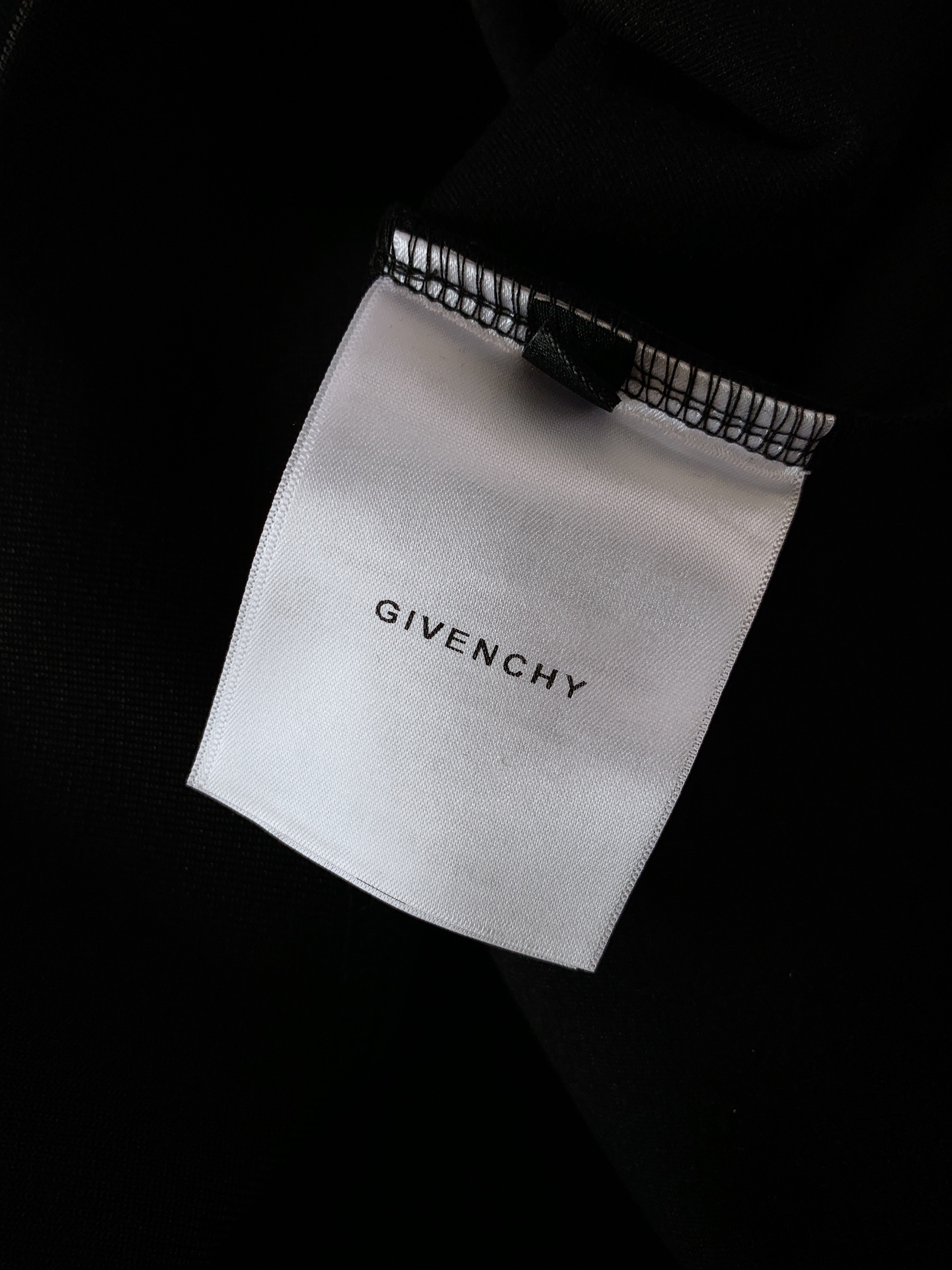 Givenchy 纪梵希 2026FW早秋新品 圆领涂鸦卫衣｜低调与个性兼备 高克重毛圈面料，上身挺括有型，质感直接拉满