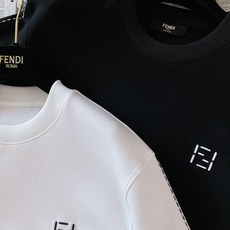 Fendi 芬迪 2026FW早秋新品 刺绣标识圆领圆领卫衣|黑白双色 极简高级的轻奢日常款,男女同款不挑人✨ 高克重面 Fendi 芬迪 2026FW早秋新品 刺绣标识圆领圆领卫衣|黑白双色 极简高级的轻奢日常款,男女同款不挑人✨ 高克重面
