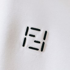 Fendi 芬迪 2026FW早秋新品 刺绣标识圆领圆领卫衣|黑白双色 极简高级的轻奢日常款,男女同款不挑人✨ 高克重面 Fendi 芬迪 2026FW早秋新品 刺绣标识圆领圆领卫衣|黑白双色 极简高级的轻奢日常款,男女同款不挑人✨ 高克重面