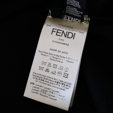 Fendi 芬迪 2026FW早秋新品 刺绣标识圆领圆领卫衣|黑白双色 极简高级的轻奢日常款,男女同款不挑人✨ 高克重面 Fendi 芬迪 2026FW早秋新品 刺绣标识圆领圆领卫衣|黑白双色 极简高级的轻奢日常款,男女同款不挑人✨ 高克重面