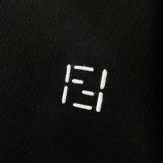 Fendi 芬迪 2026FW早秋新品 刺绣标识圆领圆领卫衣|黑白双色 极简高级的轻奢日常款,男女同款不挑人✨ 高克重面 Fendi 芬迪 2026FW早秋新品 刺绣标识圆领圆领卫衣|黑白双色 极简高级的轻奢日常款,男女同款不挑人✨ 高克重面
