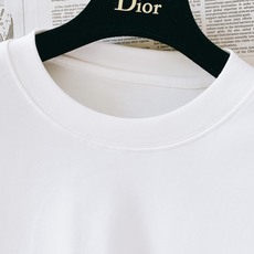 Dior Homme 迪奥·桀傲 2026FW早秋新品 经典CD刺绣长袖打底 高阶男士刚需基础款,黑白两色 高克重精梳棉 Dior Homme 迪奥·桀傲 2026FW早秋新品 经典CD刺绣长袖打底 高阶男士刚需基础款,黑白两色 高克重精梳棉