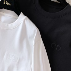 Dior Homme 迪奥·桀傲 2026FW早秋新品 经典CD刺绣长袖打底 高阶男士刚需基础款,黑白两色 高克重精梳棉 Dior Homme 迪奥·桀傲 2026FW早秋新品 经典CD刺绣长袖打底 高阶男士刚需基础款,黑白两色 高克重精梳棉