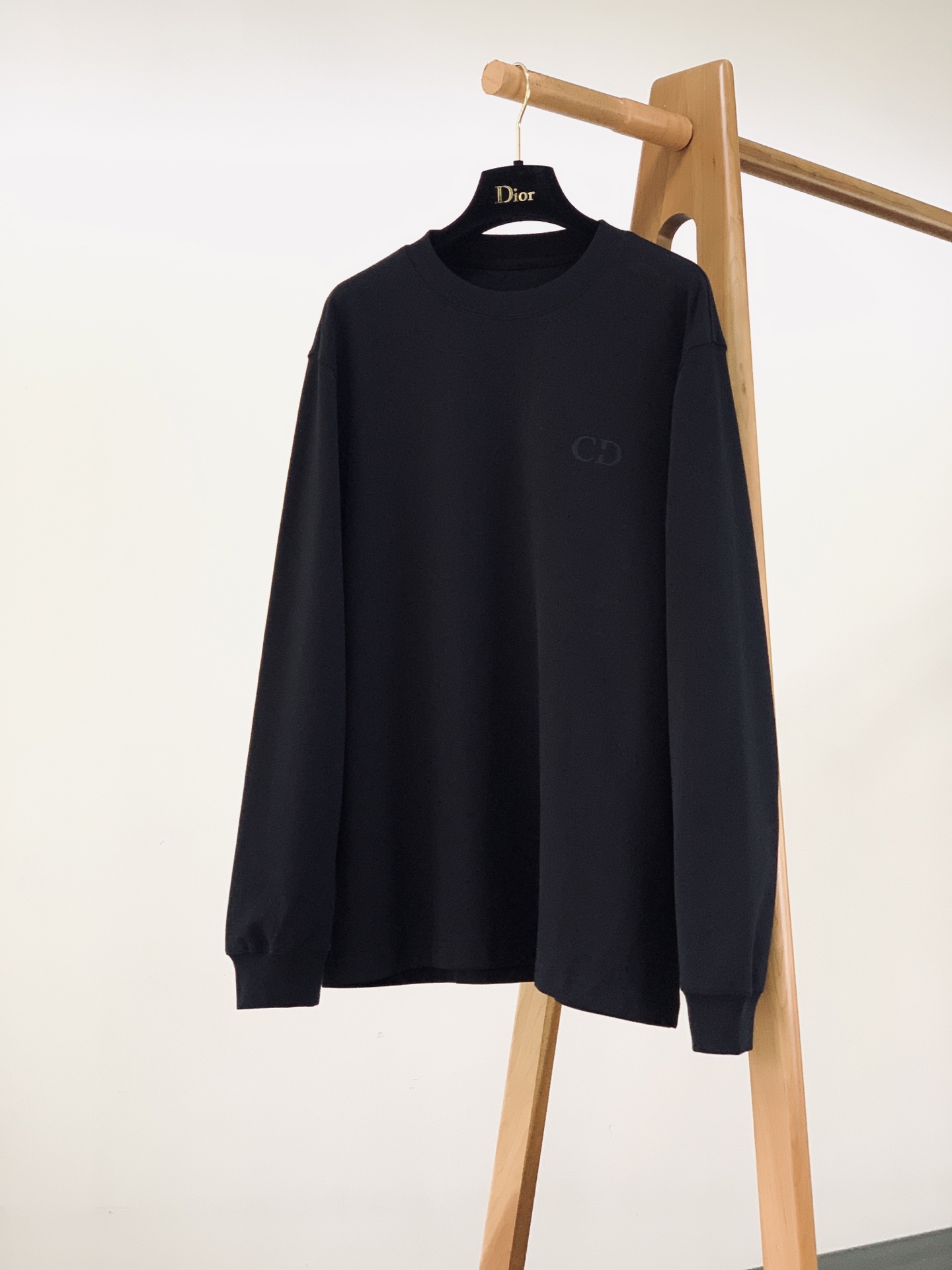 Dior Homme 迪奥·桀傲 2026FW早秋新品 经典CD刺绣长袖打底 高阶男士刚需基础款,黑白两色 高克重精梳棉 Dior Homme 迪奥·桀傲 2026FW早秋新品 经典CD刺绣长袖打底 高阶男士刚需基础款,黑白两色 高克重精梳棉