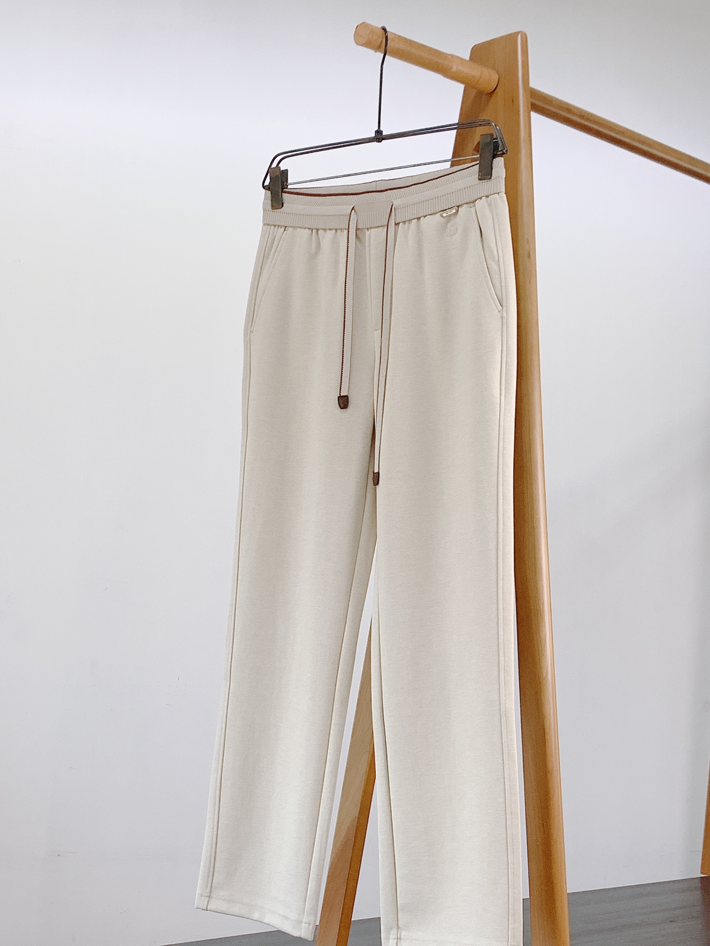 LoroPiana L.P FW早秋新品 Loro piana轻奢休闲直筒长裤👖 把舒适与高级感揉进一条裤子里 高品质针