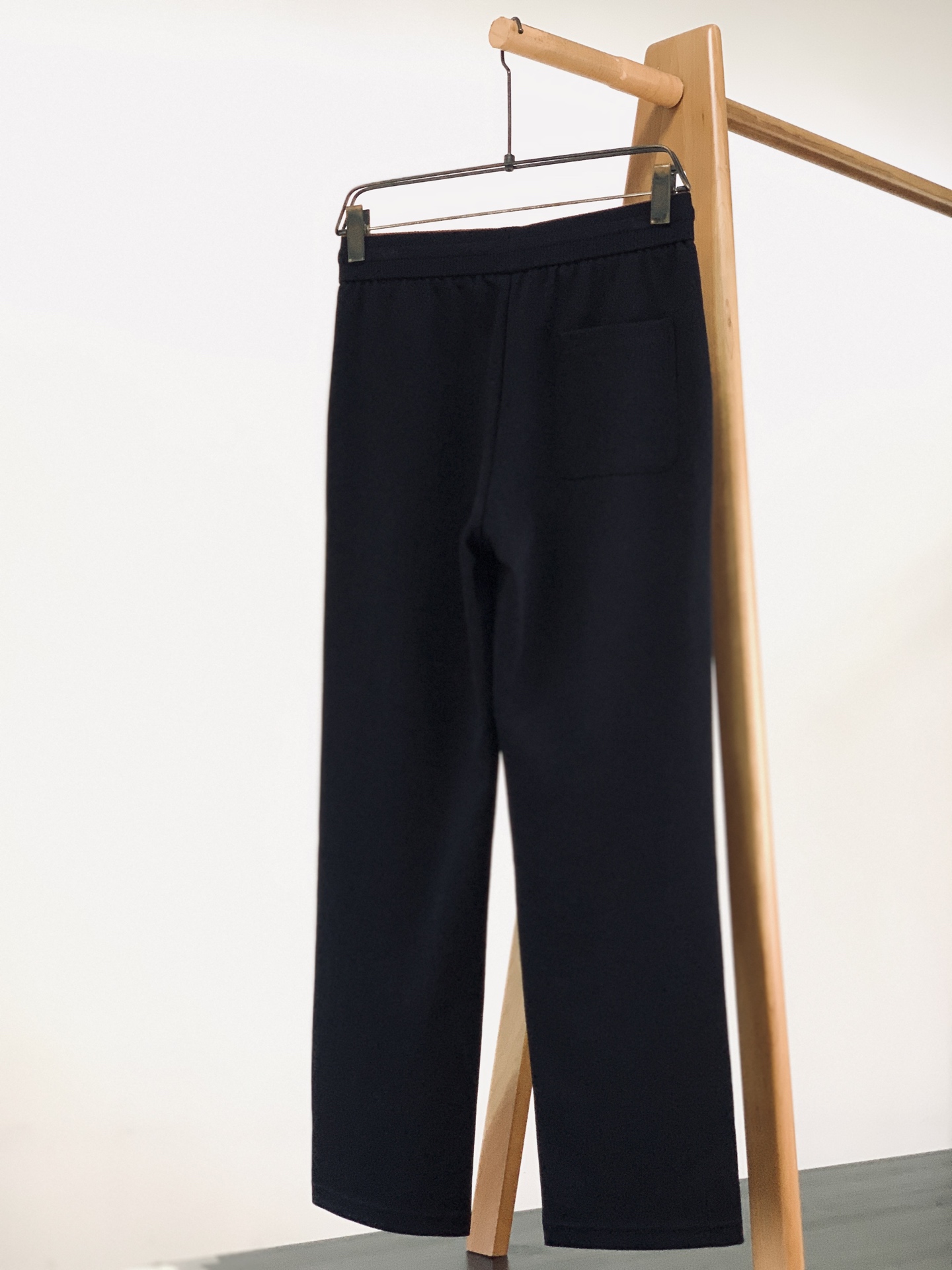 LoroPiana L.P FW早秋新品 Loro piana轻奢休闲直筒长裤👖 把舒适与高级感揉进一条裤子里 高品质针