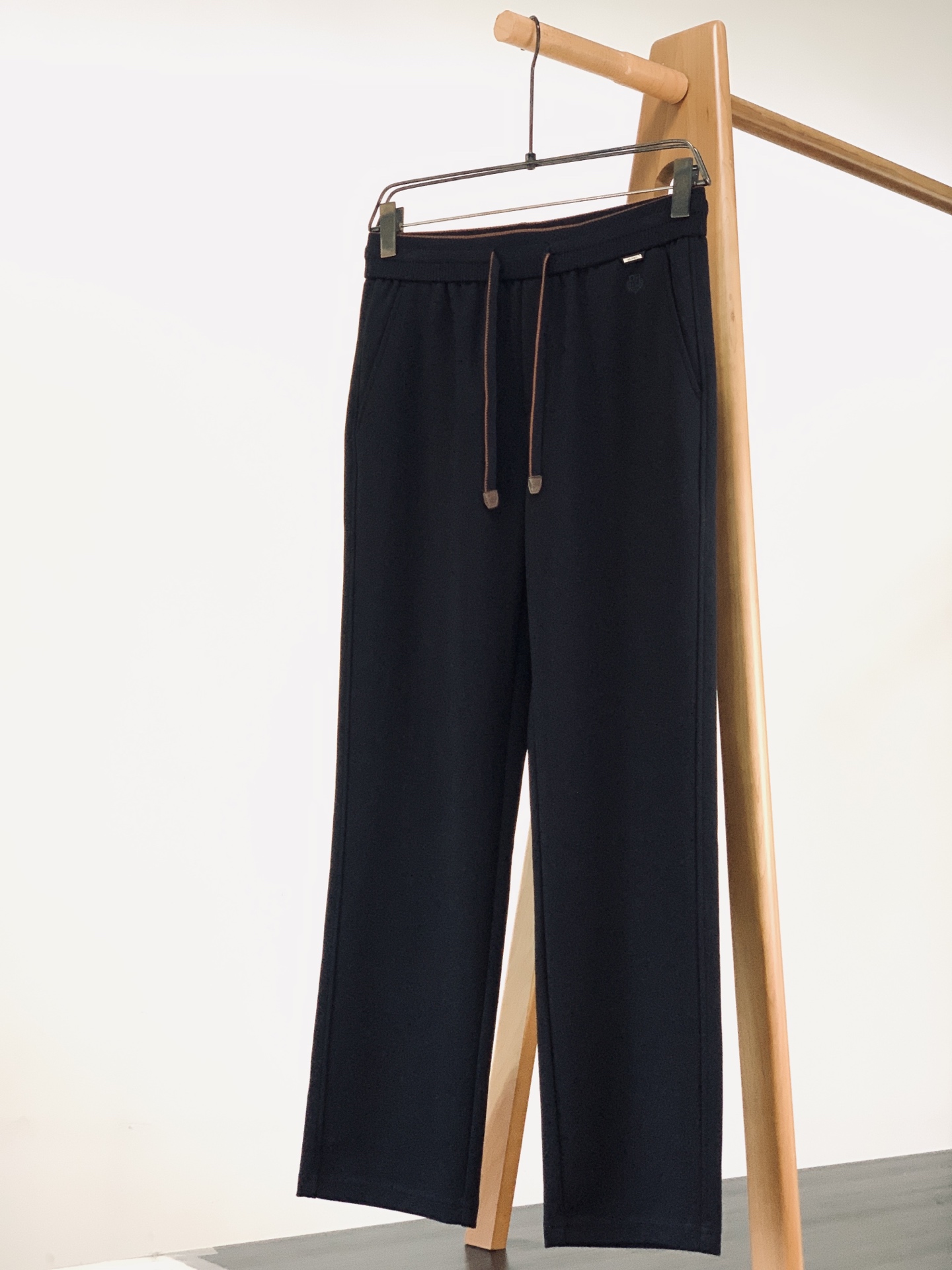 LoroPiana L.P FW早秋新品 Loro piana轻奢休闲直筒长裤👖 把舒适与高级感揉进一条裤子里 高品质针