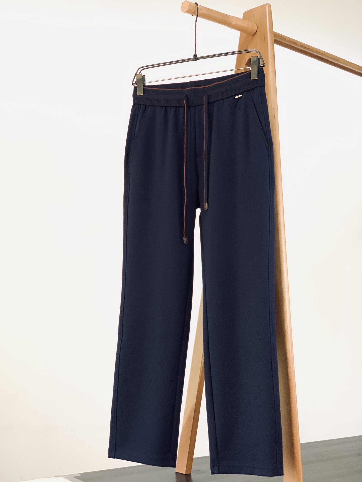 LoroPiana L.P FW早秋新品 Loro piana轻奢休闲直筒长裤👖 把舒适与高级感揉进一条裤子里 高品质针