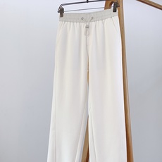 Moncler 蒙口 2026FW早秋新品 休闲直筒裤👖 兼顾舒适度与格调的一条神裤 高垂感针织混纺面料,软糯亲肤,上身 Moncler 蒙口 2026FW早秋新品 休闲直筒裤👖 兼顾舒适度与格调的一条神裤 高垂感针织混纺面料,软糯亲肤,上身