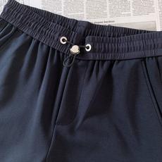 Moncler 蒙口 2026FW早秋新品 休闲直筒裤👖 兼顾舒适度与格调的一条神裤 高垂感针织混纺面料,软糯亲肤,上身 Moncler 蒙口 2026FW早秋新品 休闲直筒裤👖 兼顾舒适度与格调的一条神裤 高垂感针织混纺面料,软糯亲肤,上身