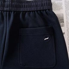 Moncler 蒙口 2026FW早秋新品 休闲直筒裤👖 兼顾舒适度与格调的一条神裤 高垂感针织混纺面料,软糯亲肤,上身 Moncler 蒙口 2026FW早秋新品 休闲直筒裤👖 兼顾舒适度与格调的一条神裤 高垂感针织混纺面料,软糯亲肤,上身