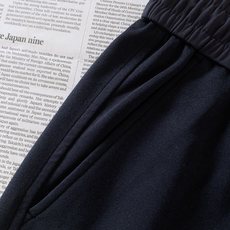 Moncler 蒙口 2026FW早秋新品 休闲直筒裤👖 兼顾舒适度与格调的一条神裤 高垂感针织混纺面料,软糯亲肤,上身 Moncler 蒙口 2026FW早秋新品 休闲直筒裤👖 兼顾舒适度与格调的一条神裤 高垂感针织混纺面料,软糯亲肤,上身